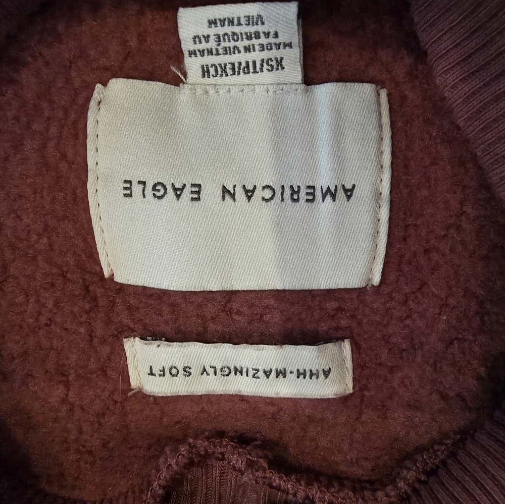 $8 SALE! American Eagle Rust Turtleneck Sweatshirt. Size Extra Small - Picture 3 of 3